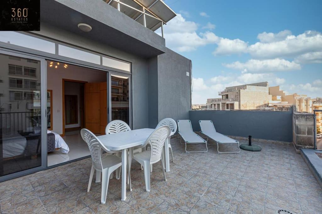 Comfortable Penthouse, Served With Lift, Wifi & Ac By 360 Estates Gzira 외부 사진